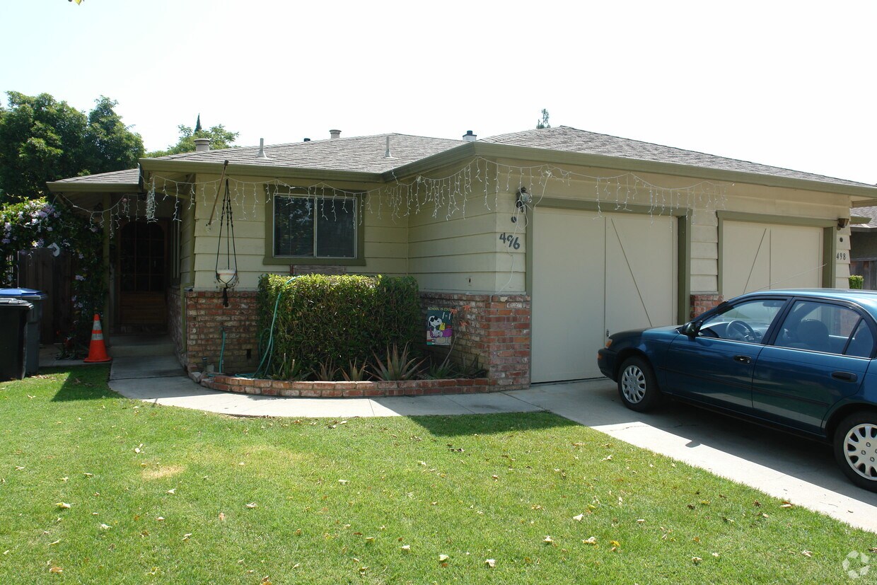 Primary Photo - 496-498 Westlake Dr