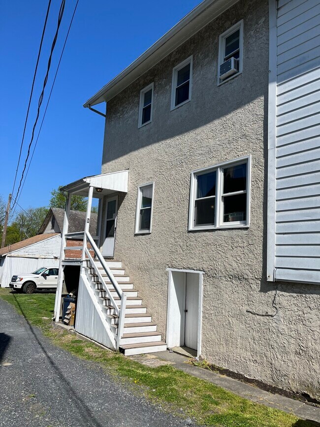 Building Photo - 42 N Main St
