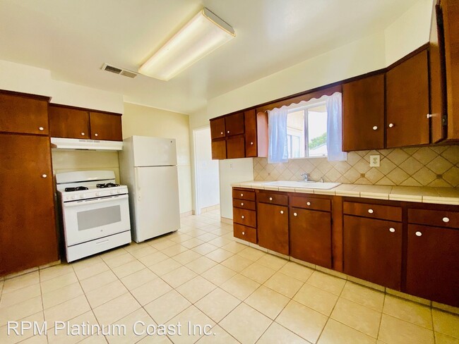 Building Photo - 3 br, 1 bath House - 1642 W. Jensen Ave.,