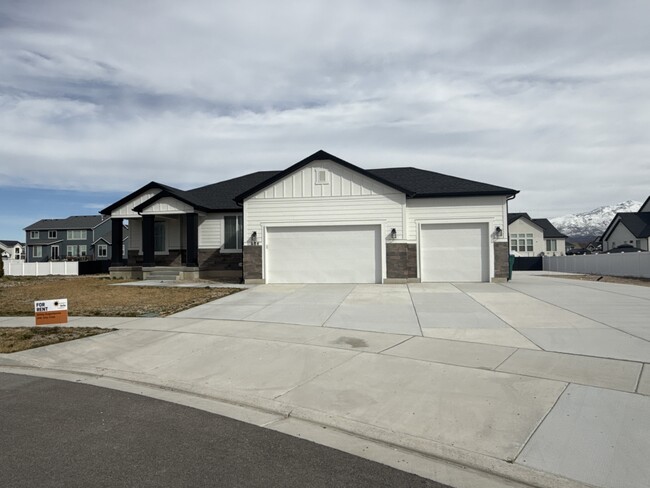 Building Photo - 684 W 1460 S