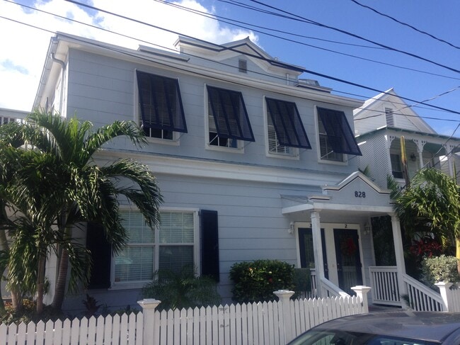 Building Photo - 828 White St