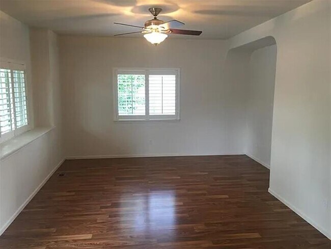 Building Photo - NICE HOME F16