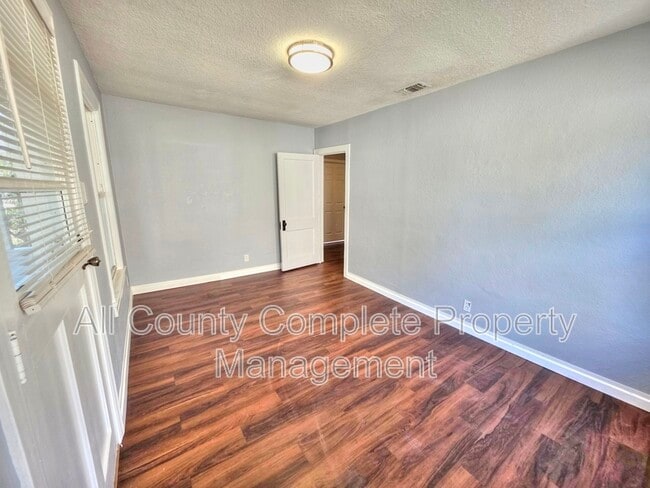 Foto del edificio - 616 Woodbine St