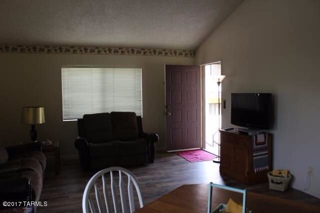 Building Photo - 2166 N Pantano Rd