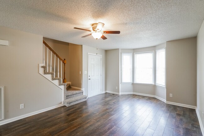 Building Photo - Gorgeous 4 Bedroom Home in Clarksville