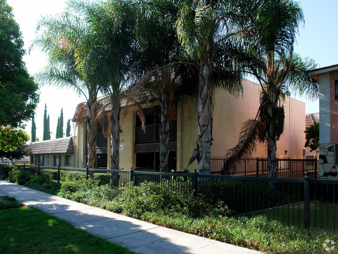 Building Photo - 1125 W Stoneridge Ct