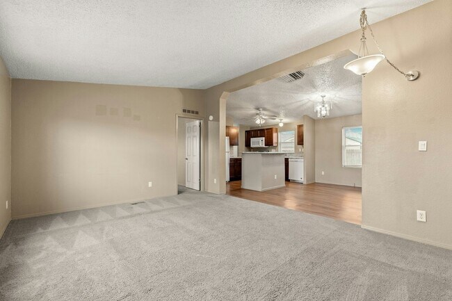 Foto del edificio - 8343 Kearney St