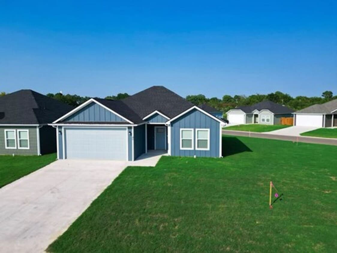 Primary Photo - Cozy 3 bed, 2 bath close to Choctaw Casino