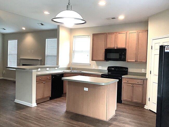 Building Photo - 8029 Hyannis Ct