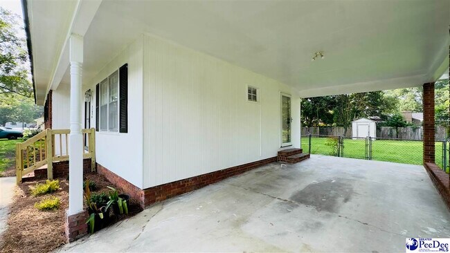 Foto del edificio - 2109 3rd Loop Rd