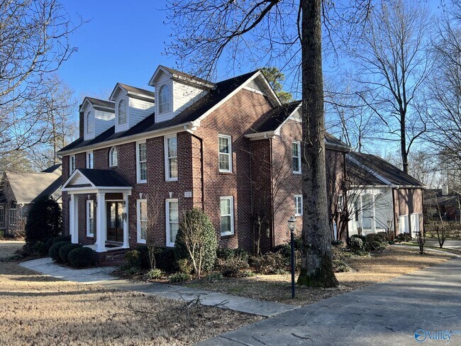 Building Photo - 112 Highland Ridge Dr