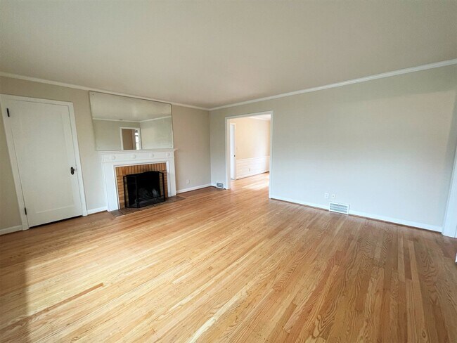 Building Photo - 4bd/2ba Seattle Home