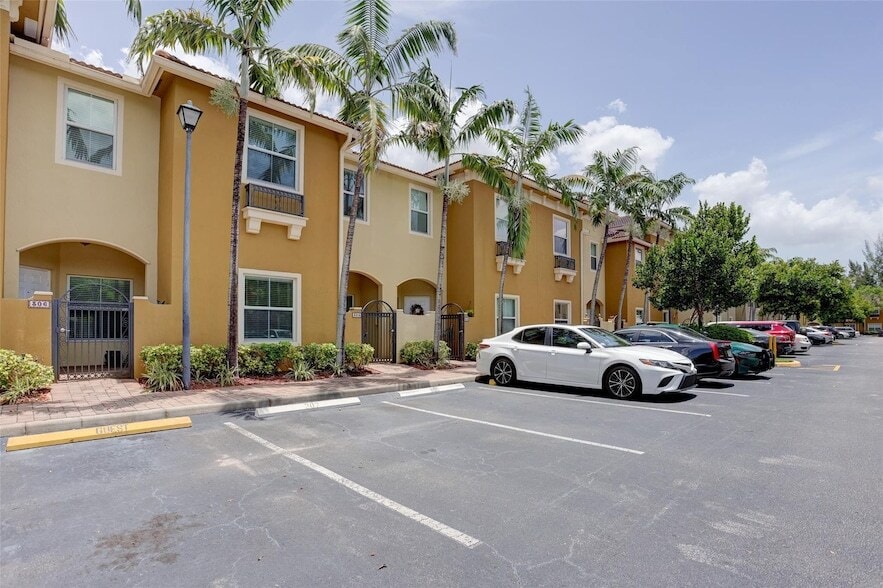 Photo - 2851 W PROSPECT RD Unit 305