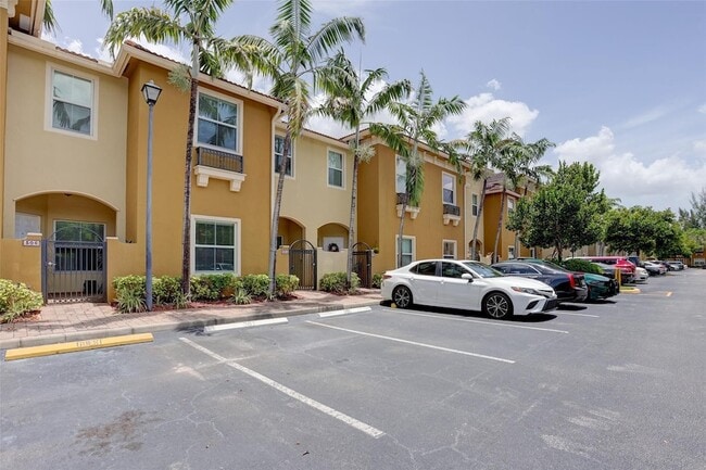 Photo - 2851 W PROSPECT RD Unit 305 Apartment