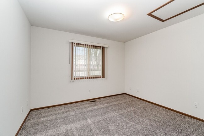 Foto del edificio - Morning Dawn Dr - Ranch Duplex