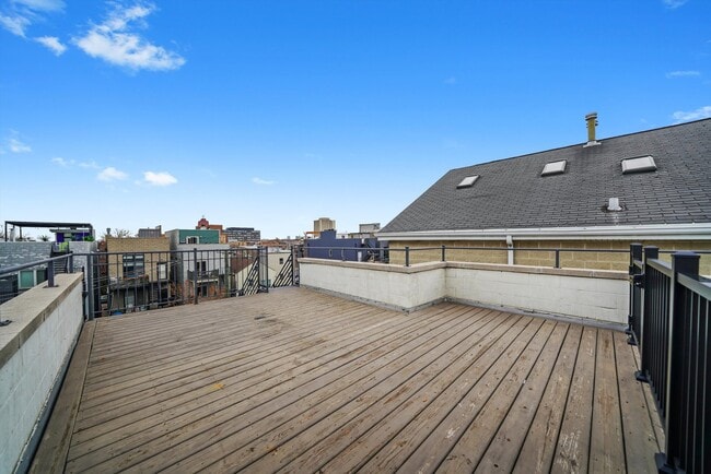 Foto del edificio - 2430 W Iowa St