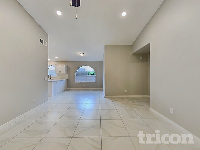Foto del edificio - 9825 E Osage Ave