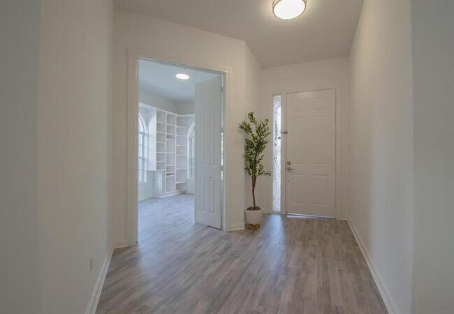 Building Photo - 7046 Fish Creek Ln