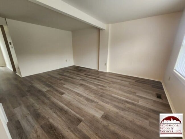 Building Photo - Upgraded End Unit In Amber Meadows