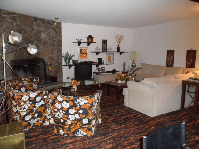 Building Photo - Winter Seasonal Rental- Timberline 12