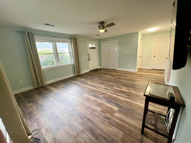 Sala de estar - 103 Main St