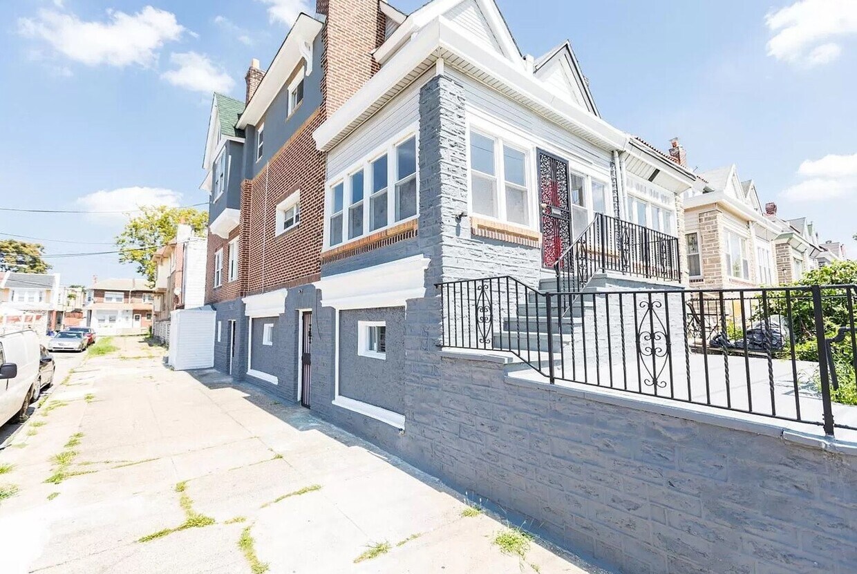 Primary Photo - Gorgeous 4-Bedroom Townhome in Ogontz! PHA...