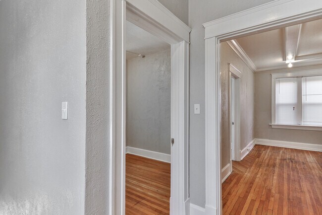 Foto del edificio - 5956 McPherson Ave