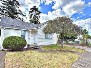 Building Photo - 905 NE 94th Ave