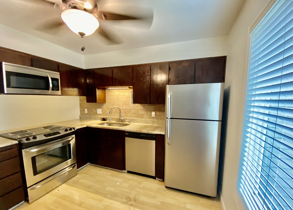 Primary Photo - 10900 SW 76th Pl