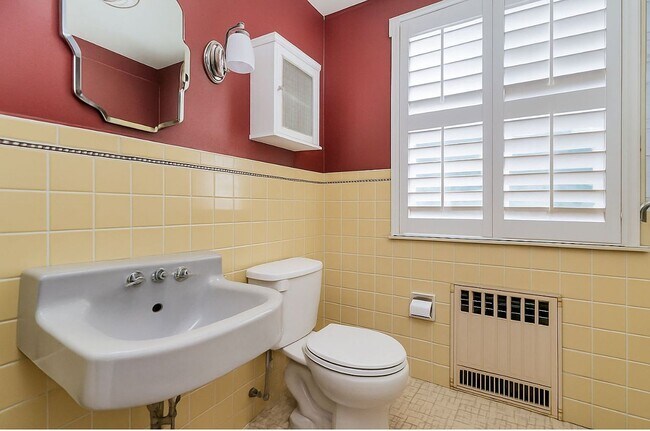 Foto del edificio - 544 Edinboro Rd