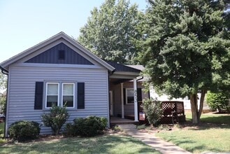 Building Photo - 853 E 11th Ave