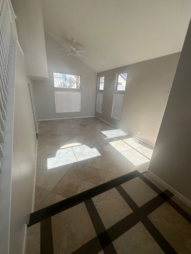 Building Photo - Beautiful 3 Bedroom 2 1/2 Bathrooms 2 Story House! Property Wont Last Long!