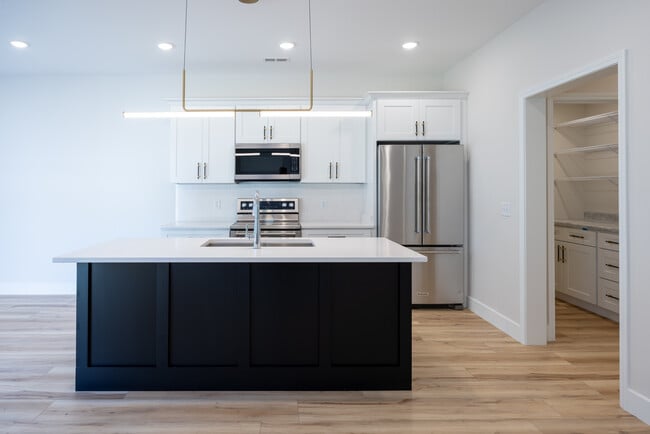 Kitchen - 3015 Hawthorne Rd