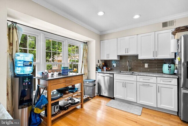 Foto del edificio - 9033 Blarney Stone Dr