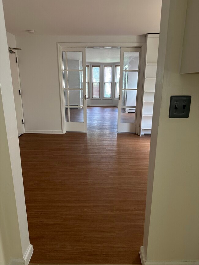 Brand new renovations. New Wooden floor - 24 Franklin Pl