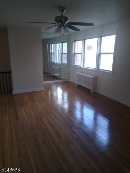 Foto del edificio - 364 Orange Rd