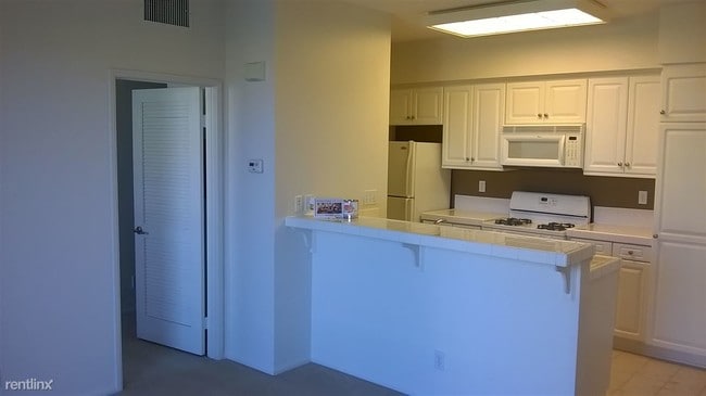 Building Photo - 216 Piedmont