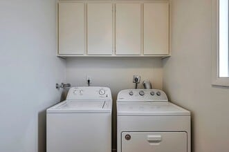 Building Photo - 1025 E Manhatton Dr