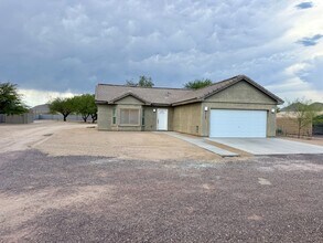 Building Photo - 2122 E Cloud Rd