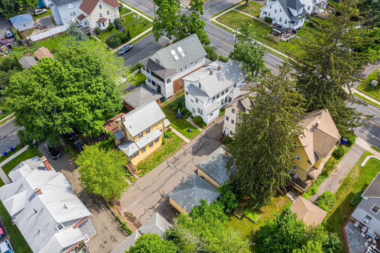 Aerial Photo - 129-131 S Quaker Ln