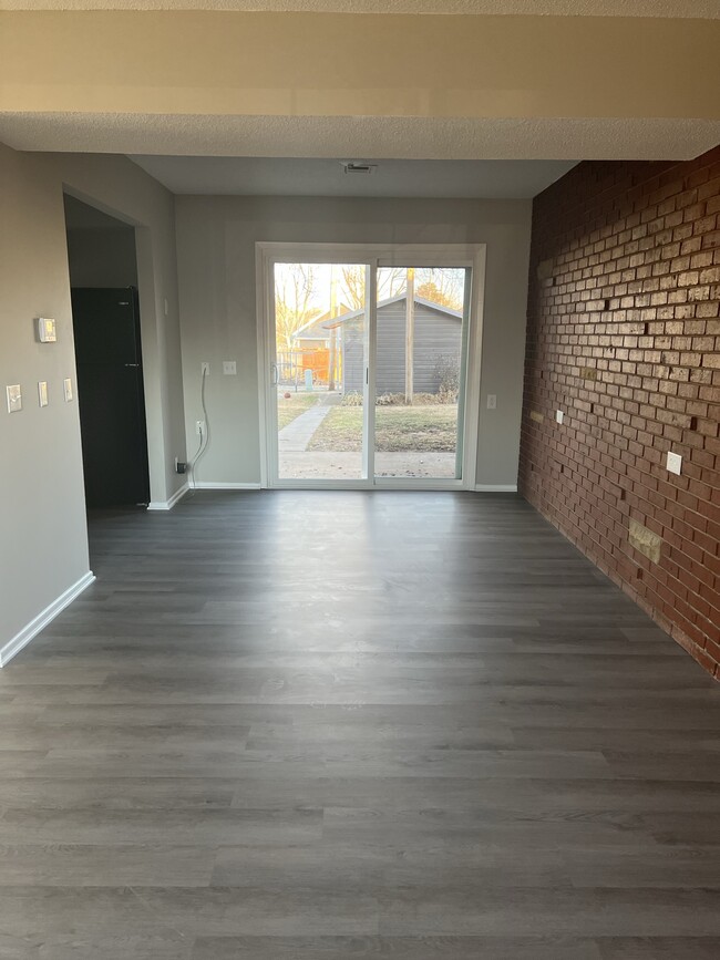 Building Photo - 210 S Prospect Ave