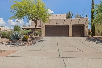 Building Photo - 9370 N Oodham Way