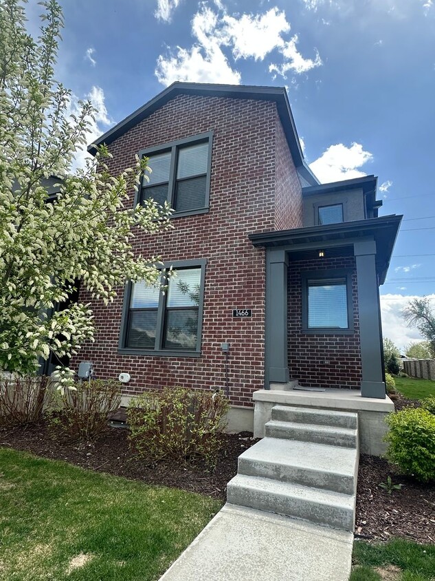 Primary Photo - GET $2299 OFF FIRST FULL MONTH OF RENT!!!!