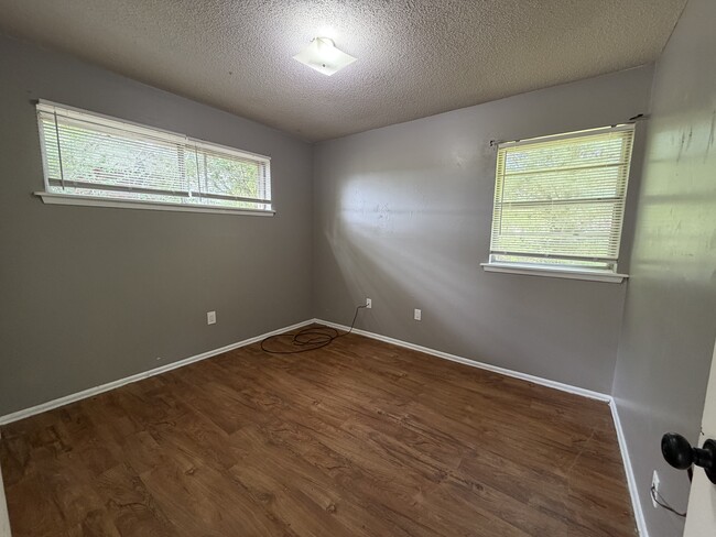 Foto del edificio - 2950 Hillcrest Dr