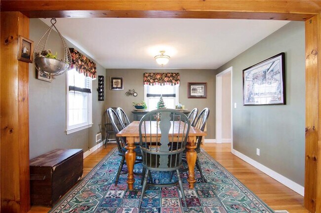 Foto del edificio - 253 Fairfax Dr