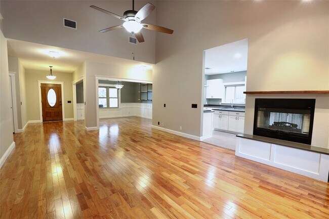 Building Photo - 8205 Mescalero Dr