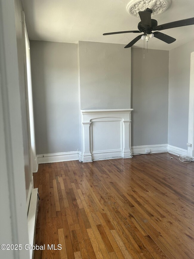 Building Photo - 516 4th St