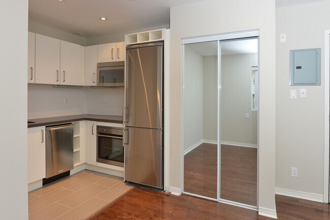 Building Photo - 56 Maitland Street