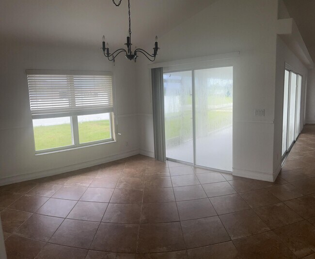 Building Photo - 2725 Chiquita Blvd S