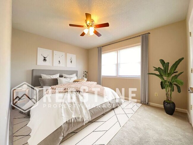 Building Photo - 2 Bedroom, 1.5 Bath - Townhouse